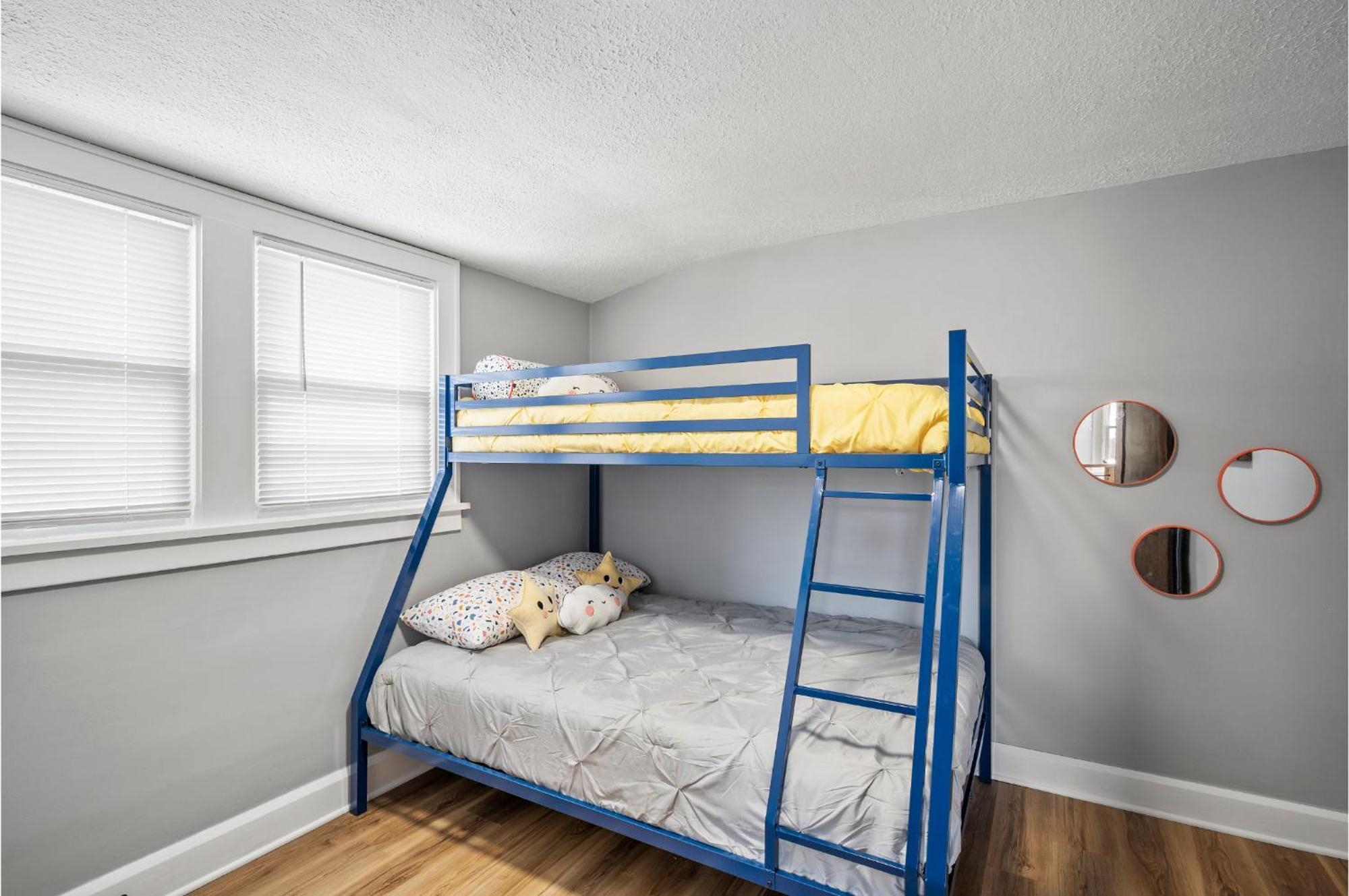 Amazing Parma Home King Bed Full Office Room ภายนอก รูปภาพ