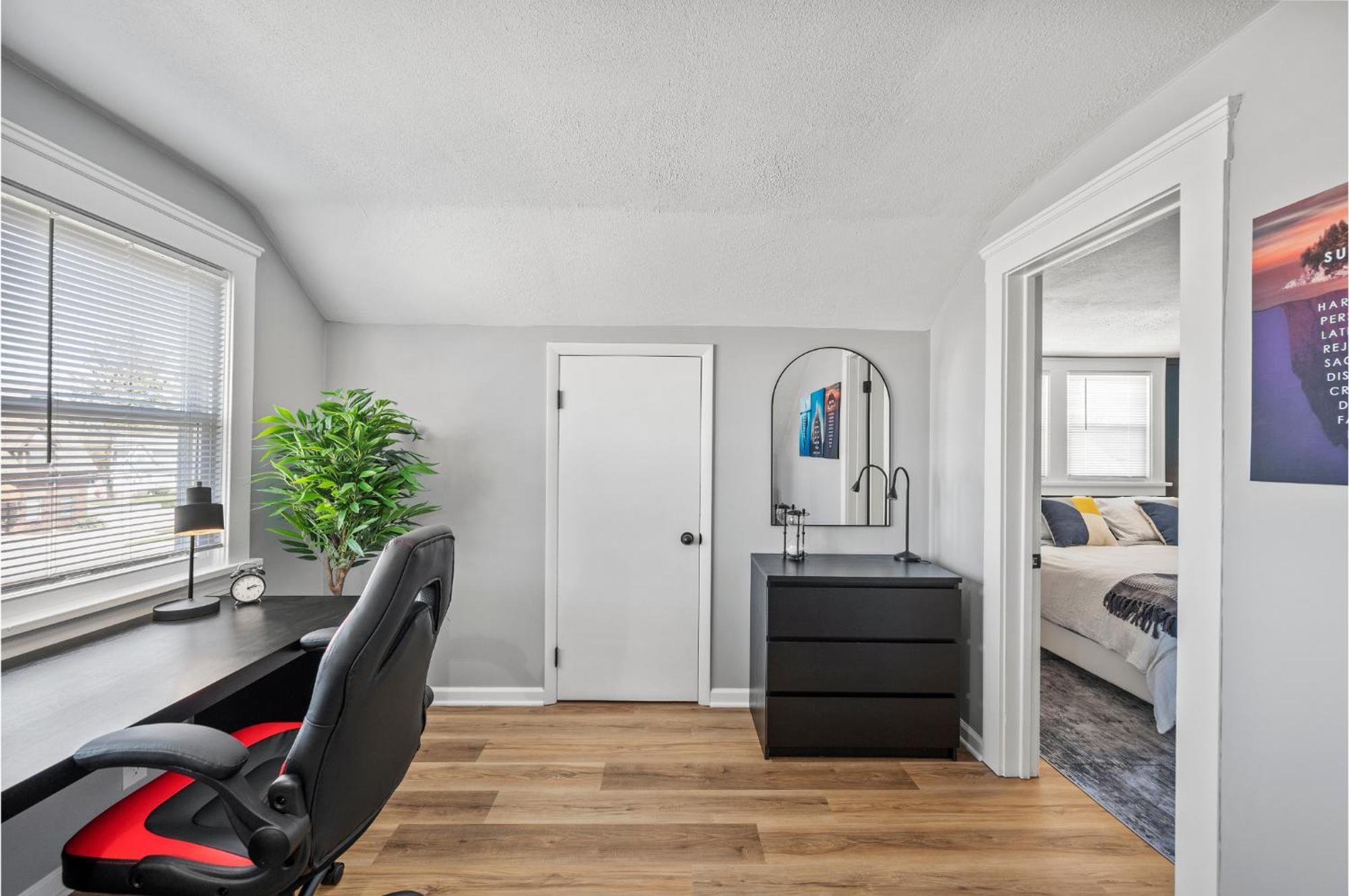 Amazing Parma Home King Bed Full Office Room ภายนอก รูปภาพ