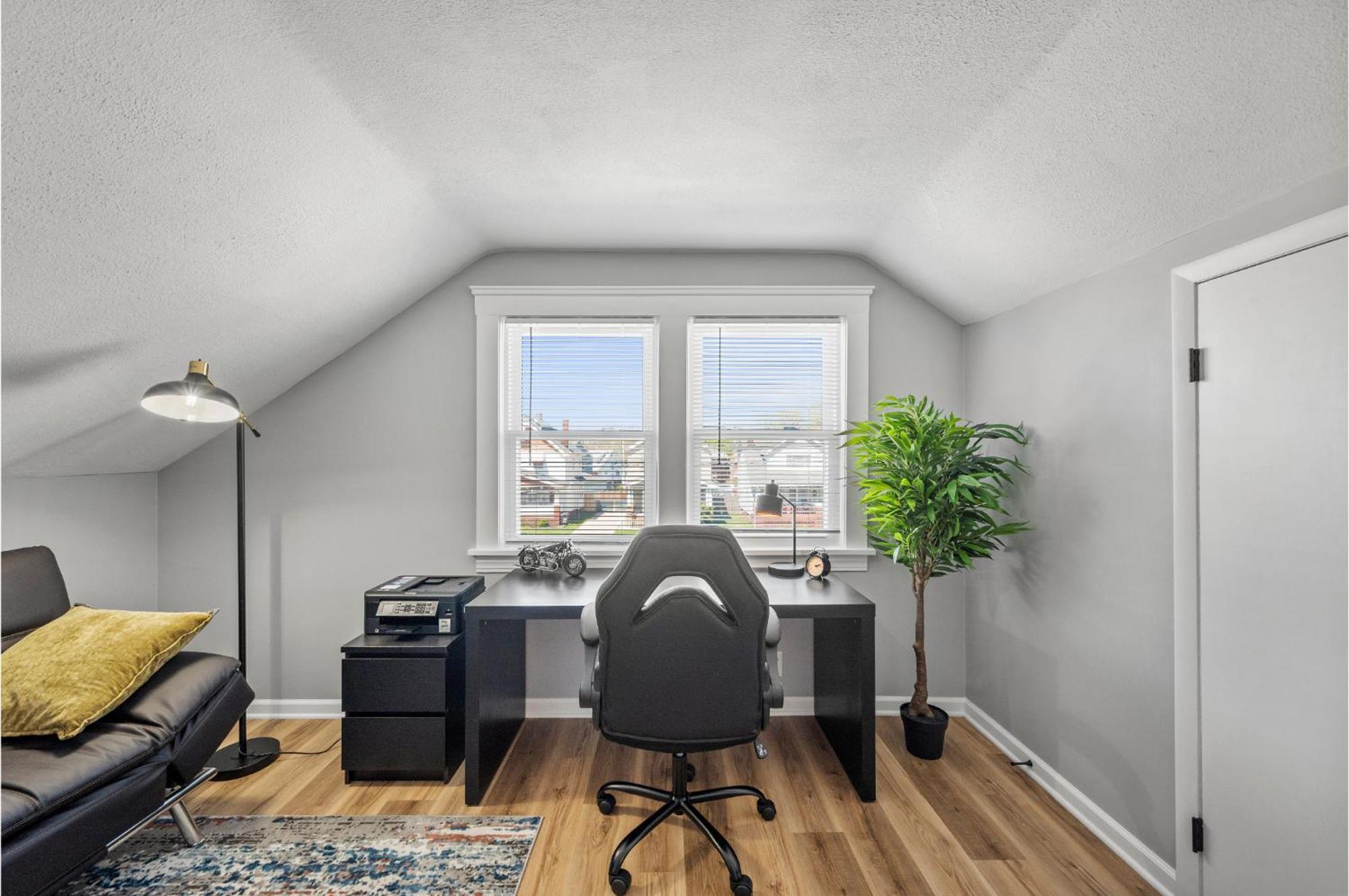 Amazing Parma Home King Bed Full Office Room ภายนอก รูปภาพ